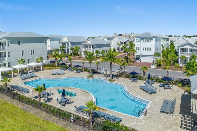 Prominence on 30A - Pool - 30A 10K Thanksgiving Race